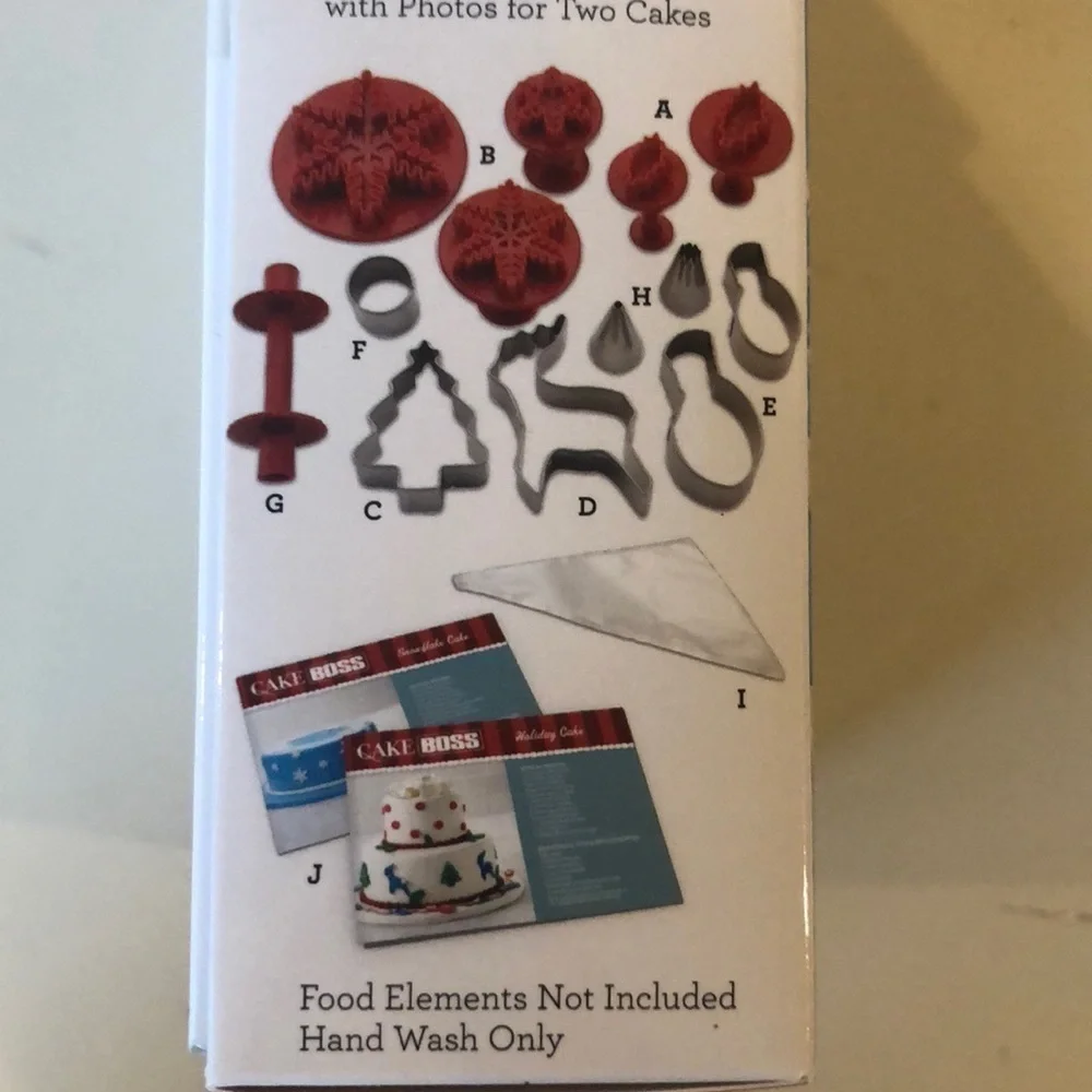 𝅺NWT Cake Boss Winter Cake Kit/ 25 Pieces